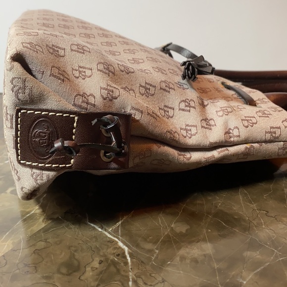 *SOLD*dooney and bourke med size bag-Near Perfect! - Picture 8 of 11